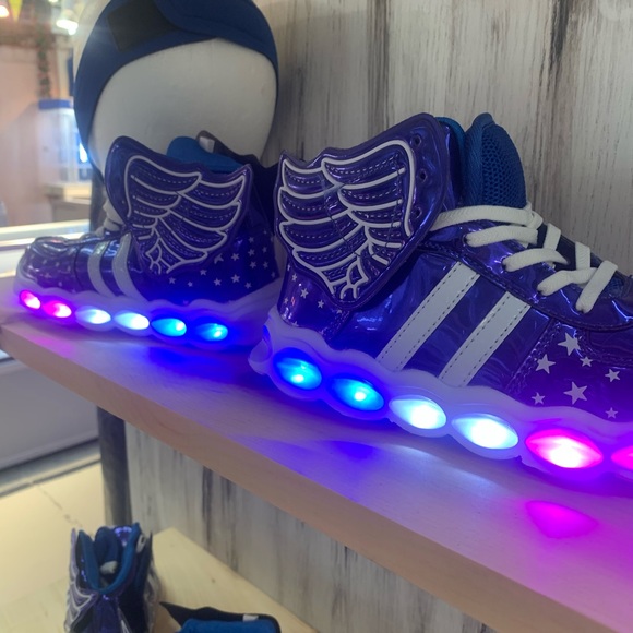 KIDS SHOES WITH LED lights - Picture 4 of 5